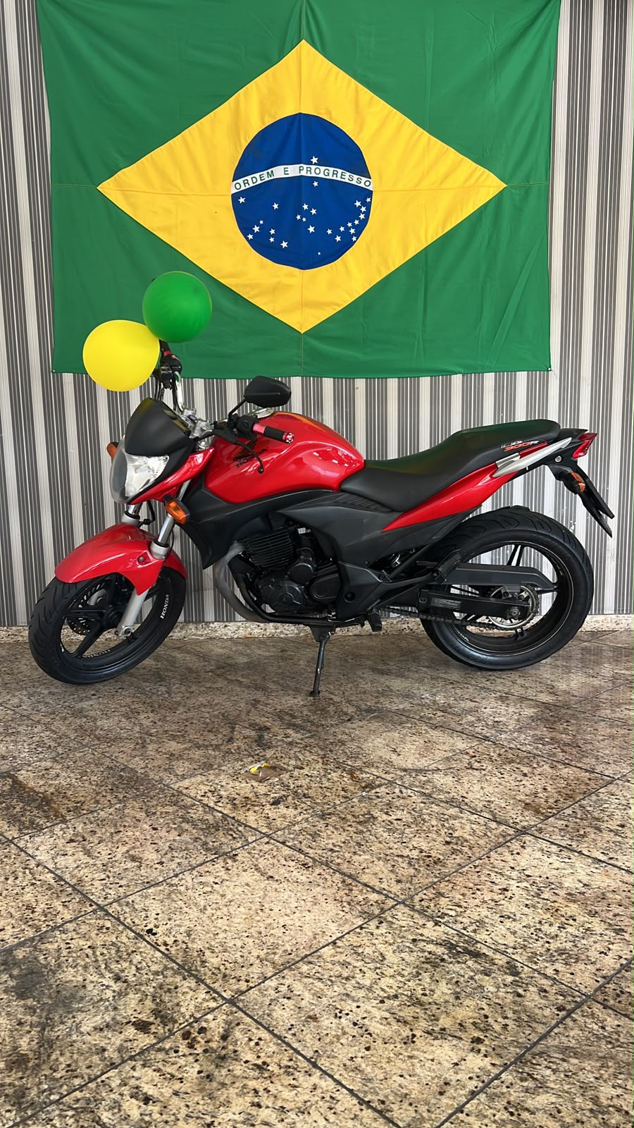 Honda Nº 24 · CB 300R