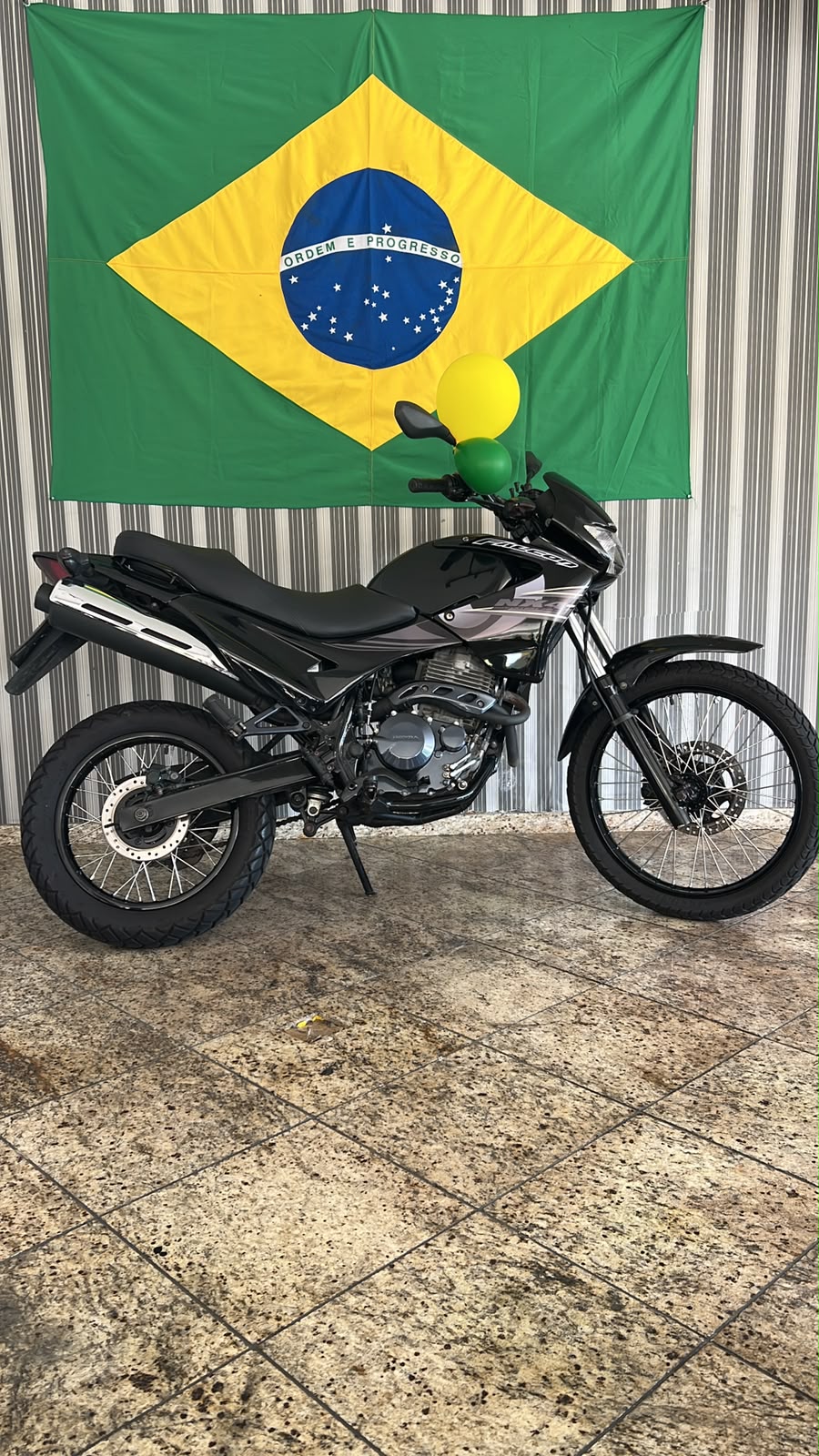 Honda Nº 25 · NX 400 Falcon